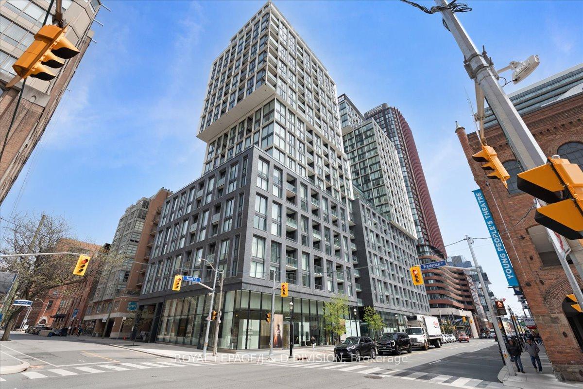 158 Front Street E
