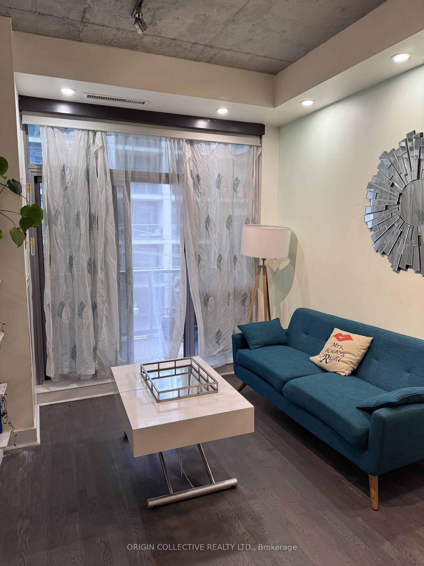 399 Adelaide Street W