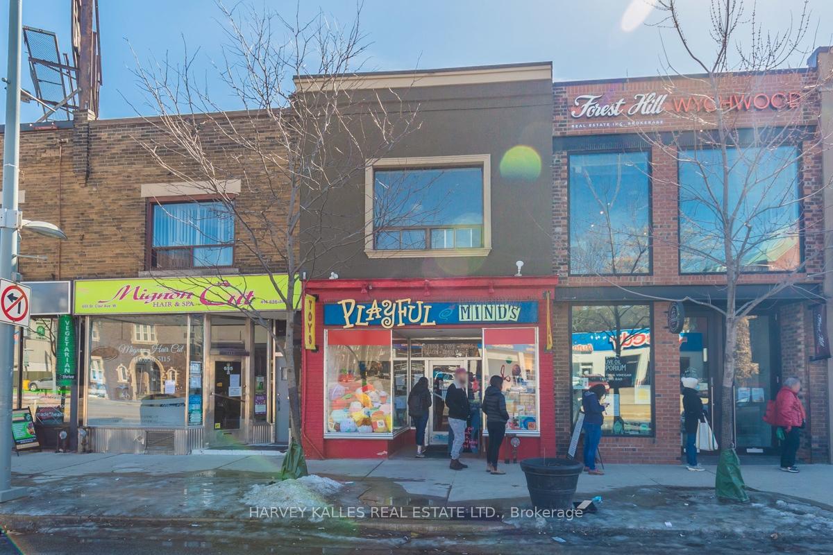 657 St Clair Avenue W