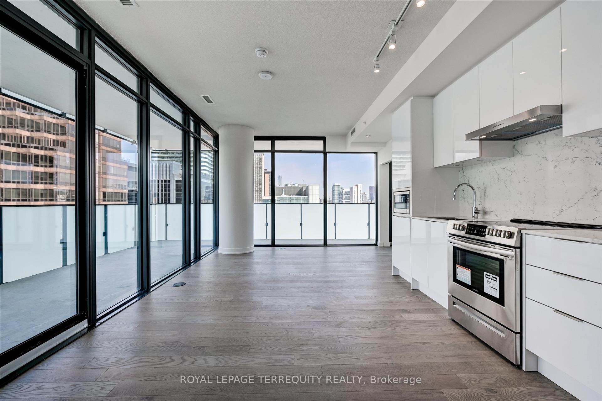 25 Richmond Street E