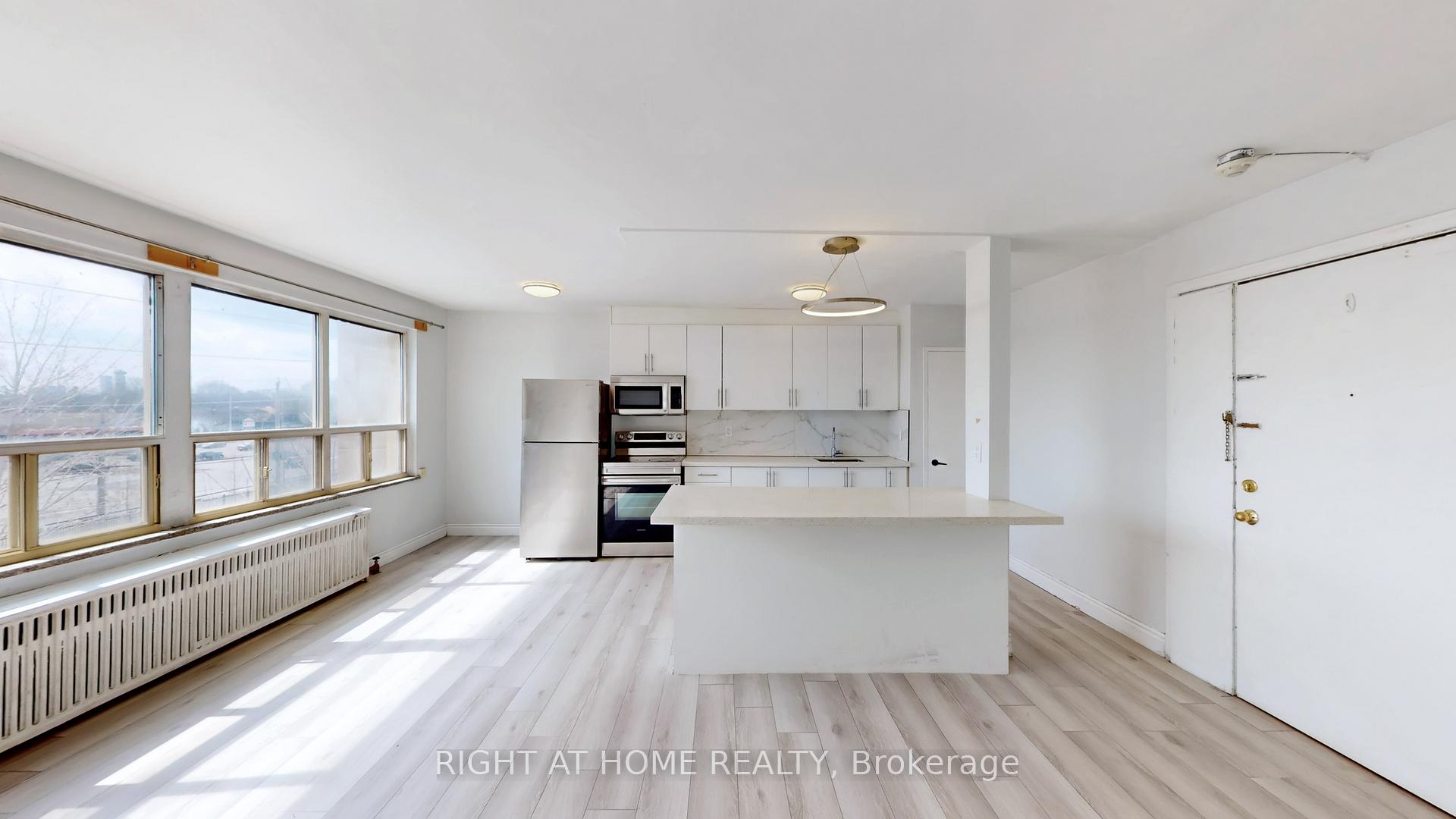 896 Eglinton Avenue E