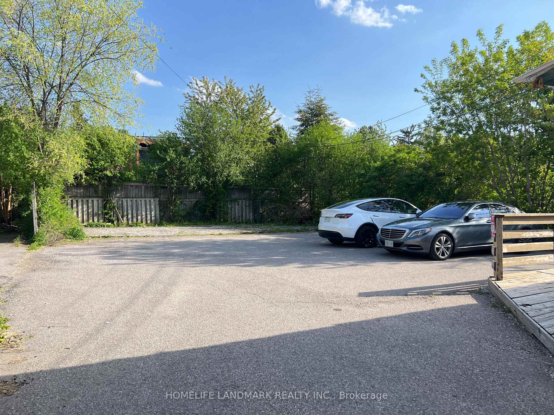 149 Finch Avenue W