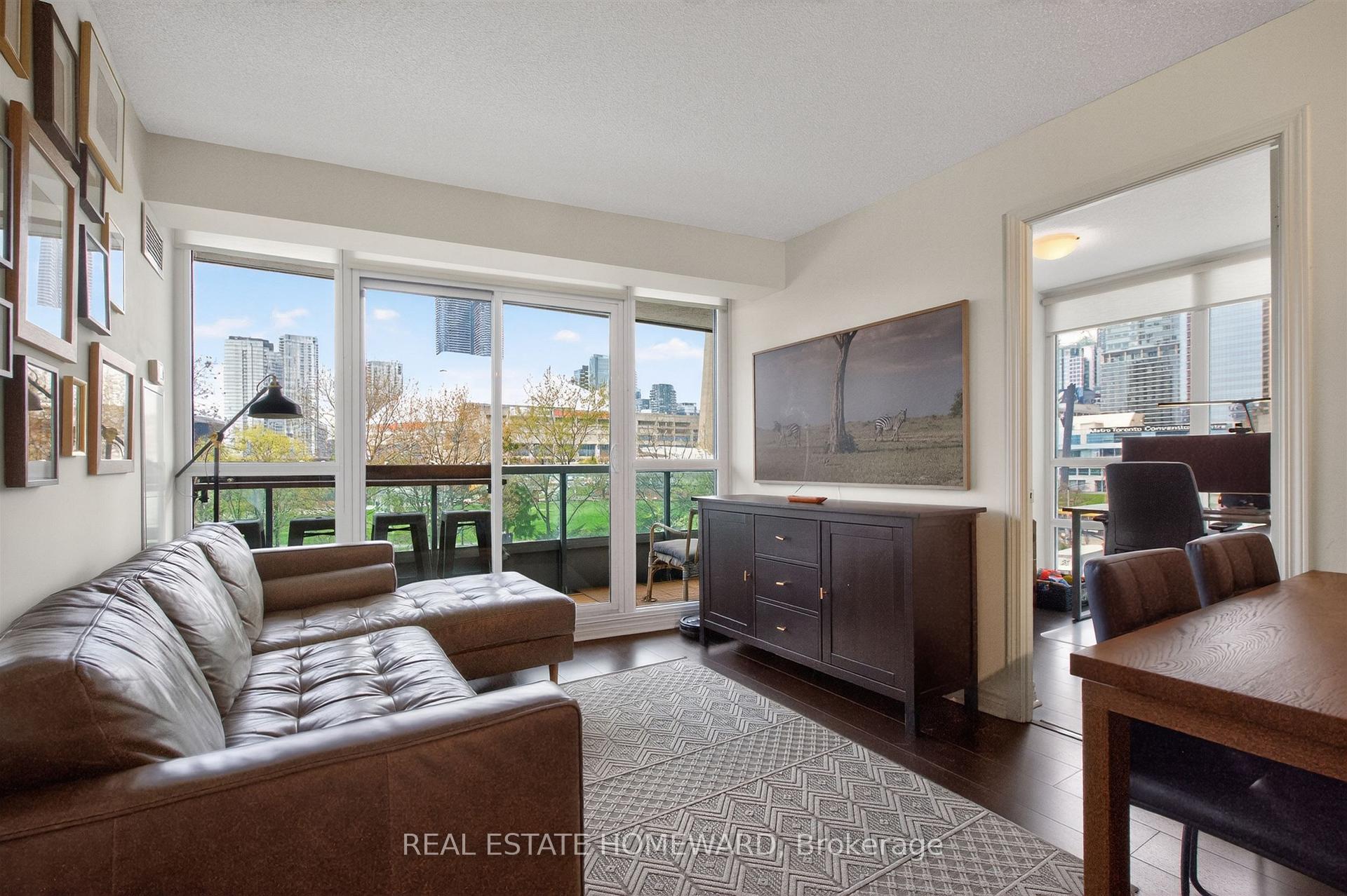 25 Lower Simcoe Street