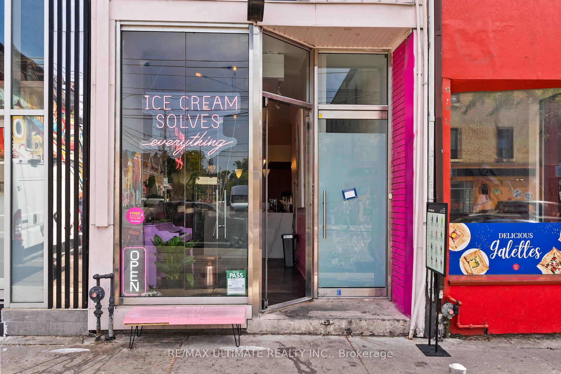 831 Queen Street W