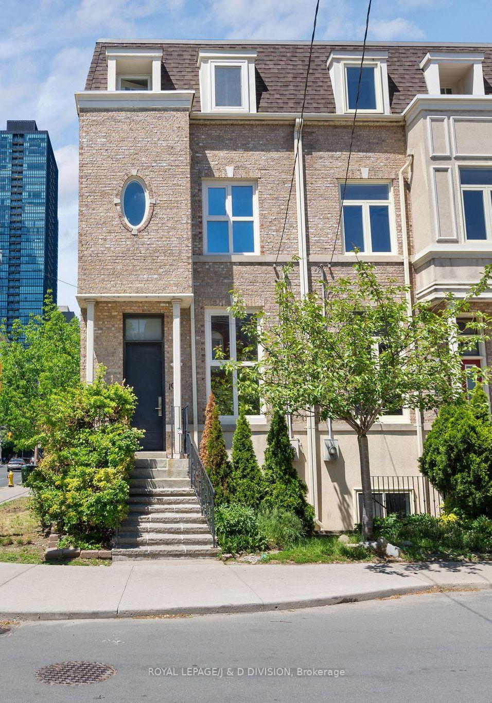 102 Earl Place