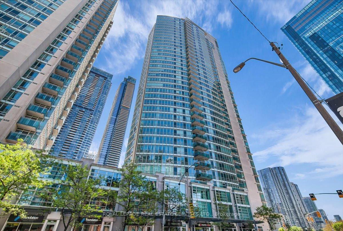397 Front Street W