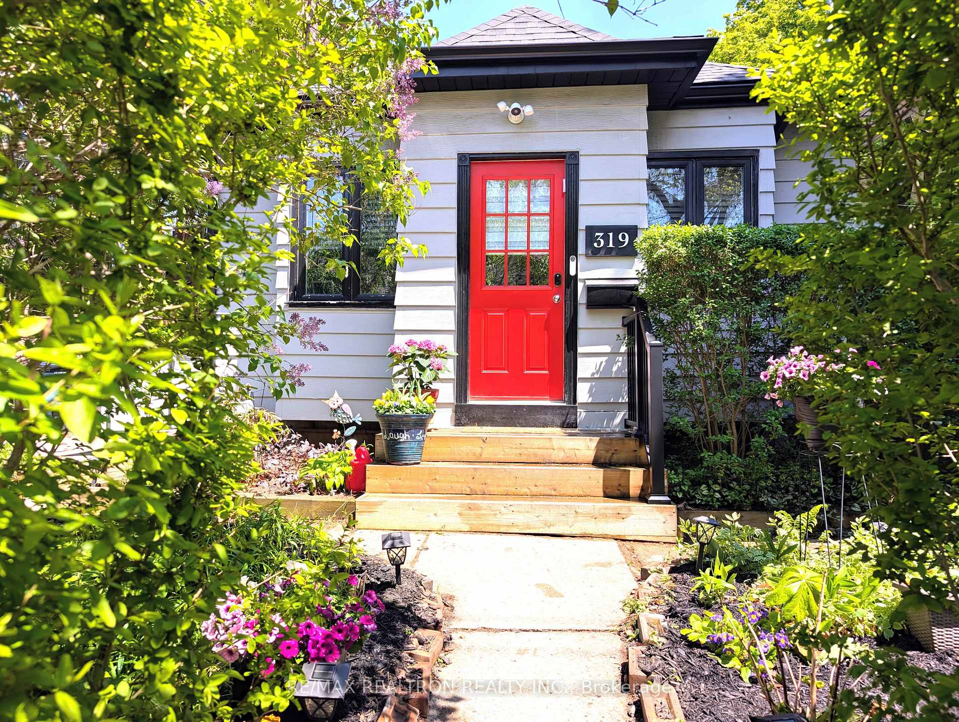 319 Wychwood Avenue