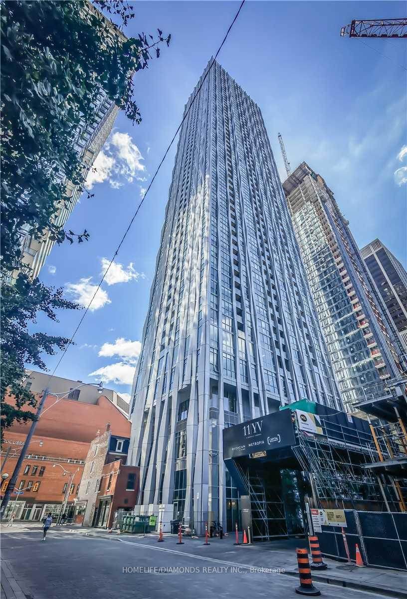 1 Yorkville Avenue