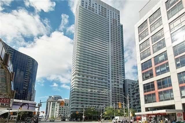 300 Front Street W