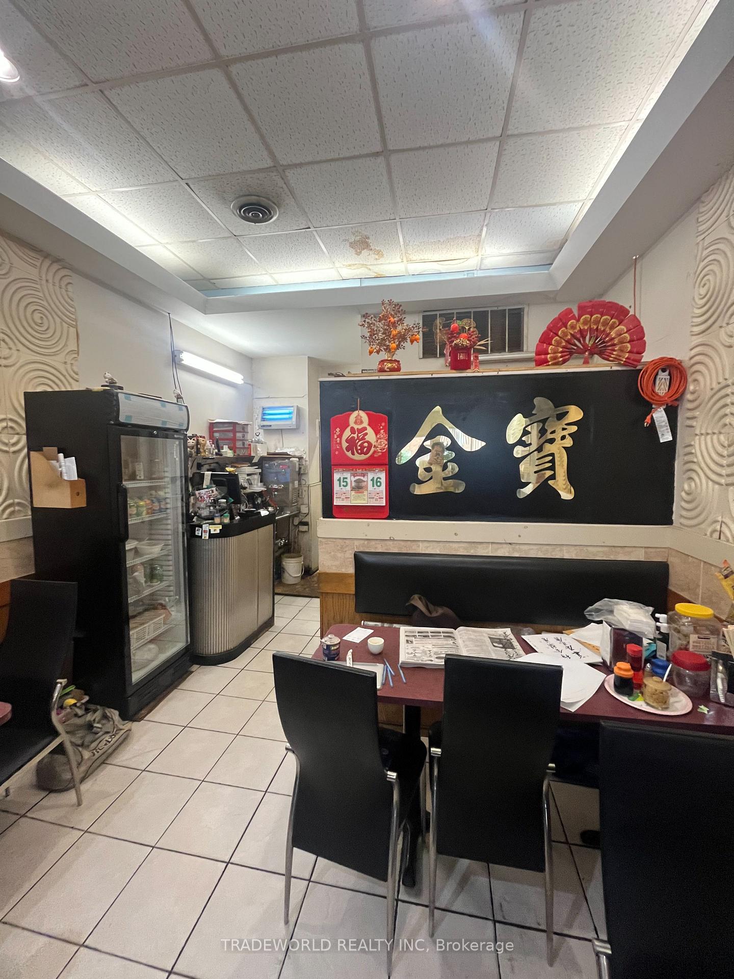 546 Dundas Street W