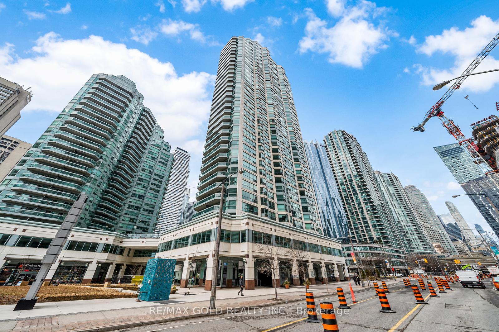 10 Yonge Street