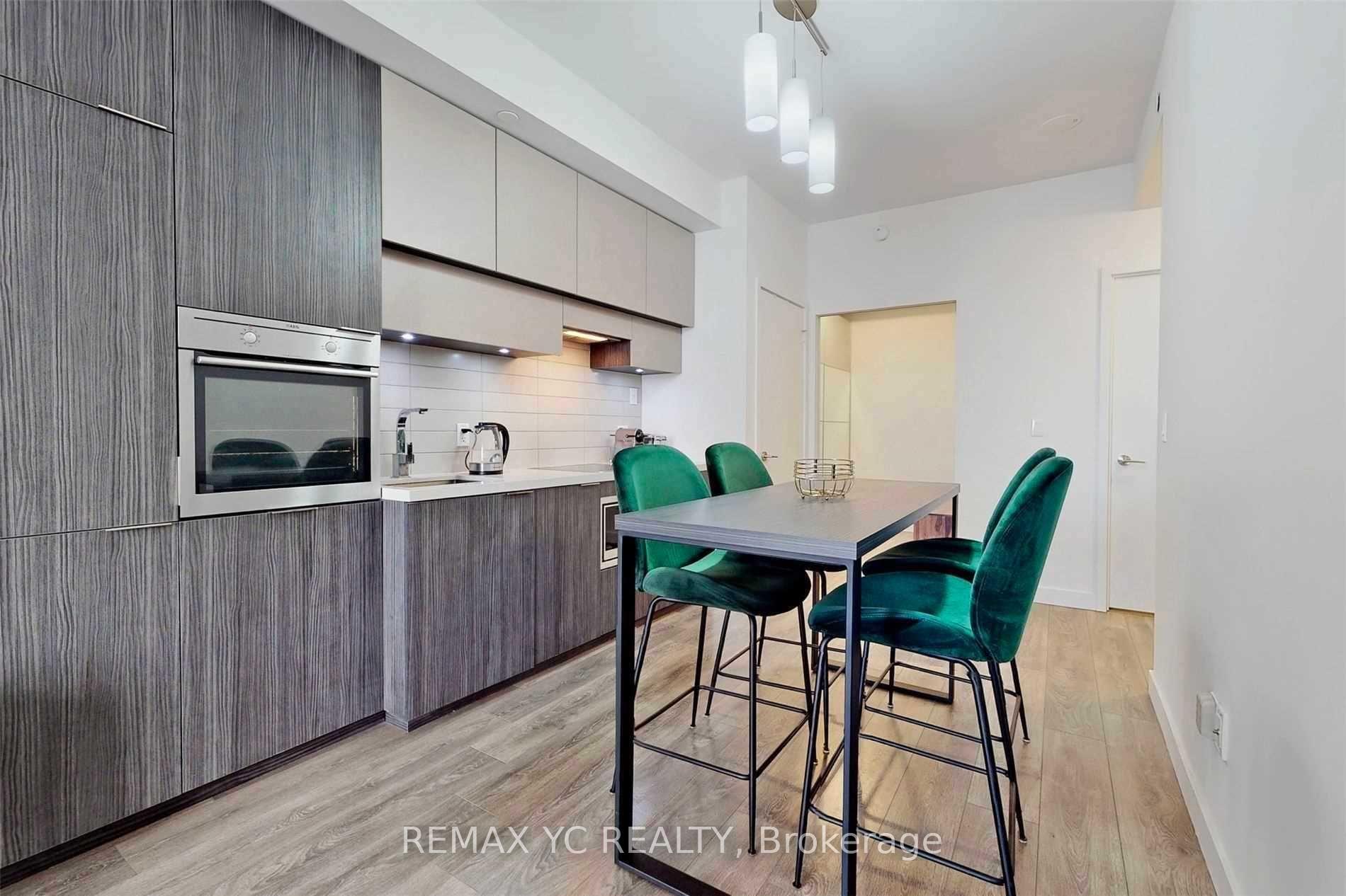 8 Eglinton Avenue E