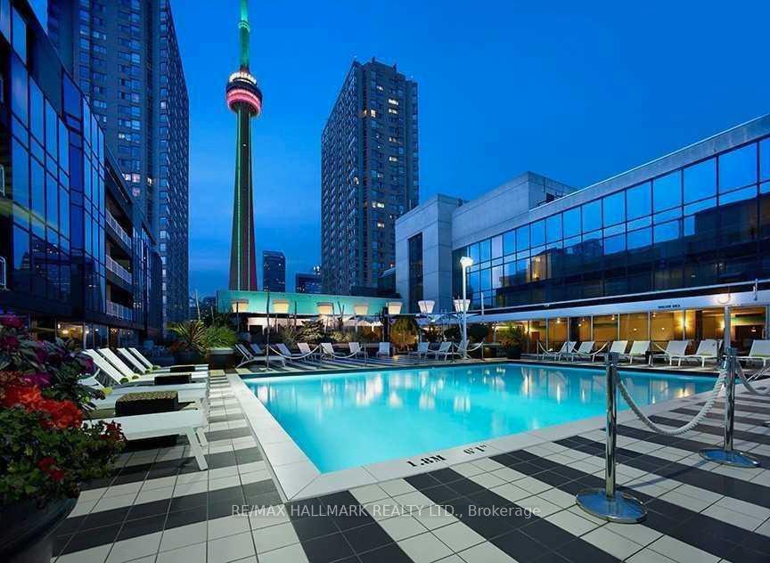 251 Queens Quay W