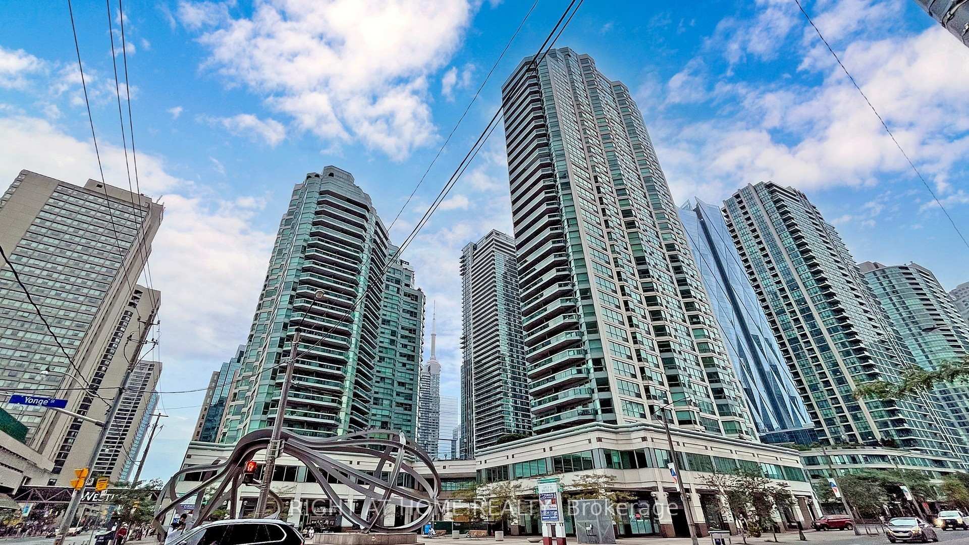 10 Yonge Street