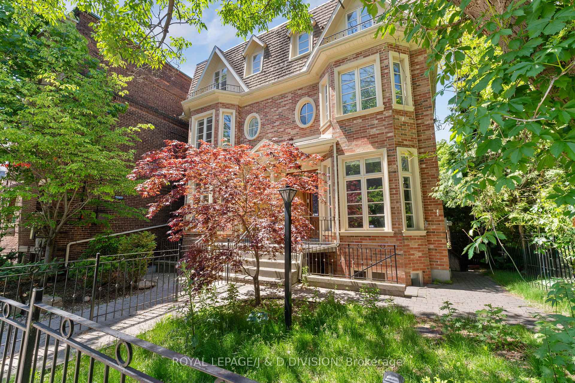8 Huntley Street