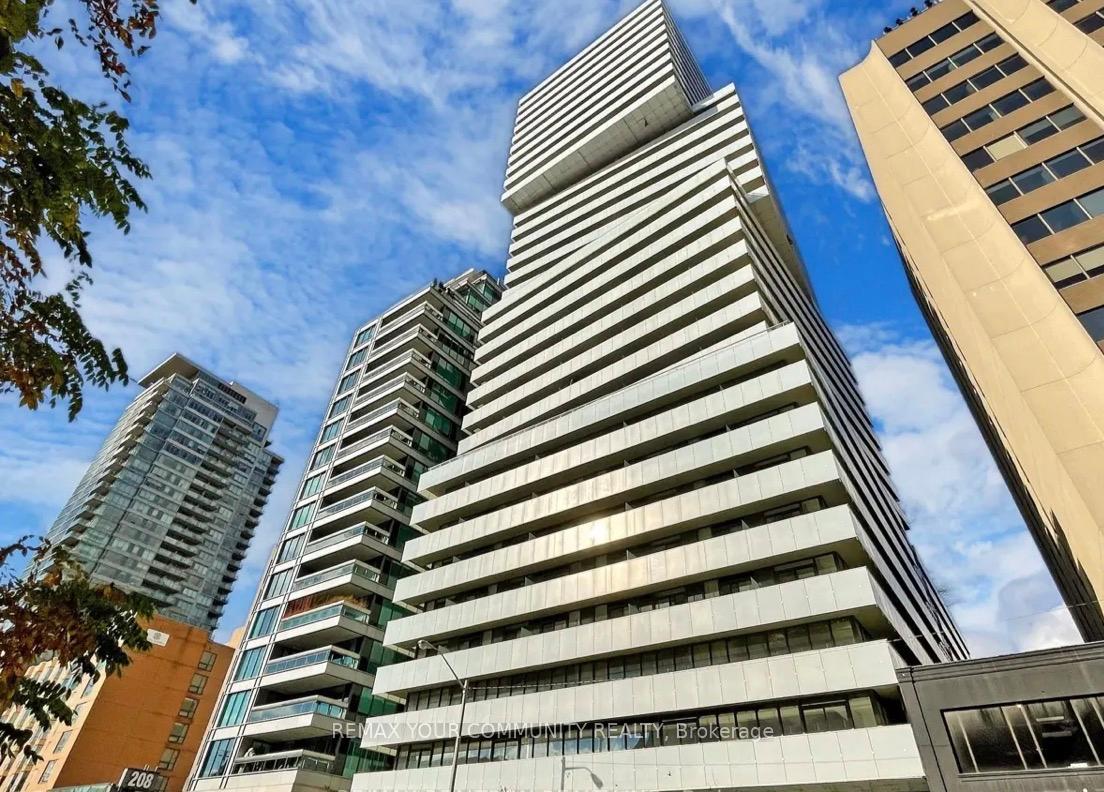 200 Bloor Street W