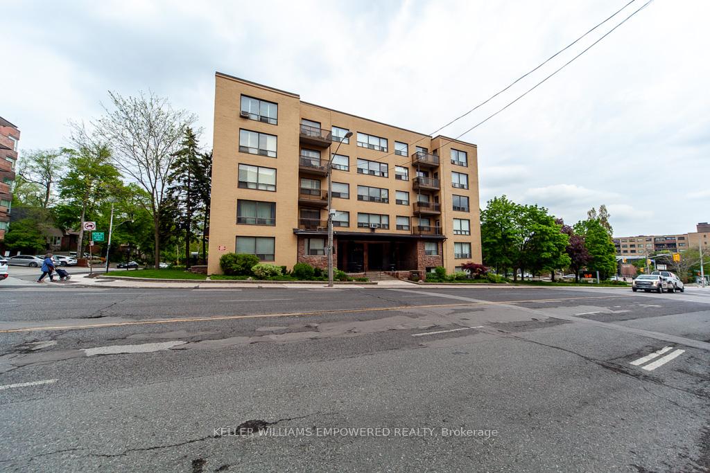 740 Eglinton Avenue W