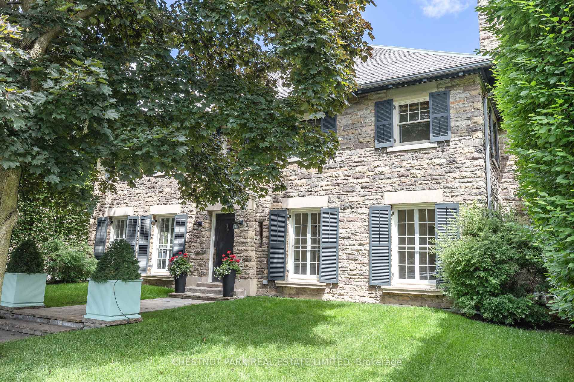 42 Lytton Boulevard