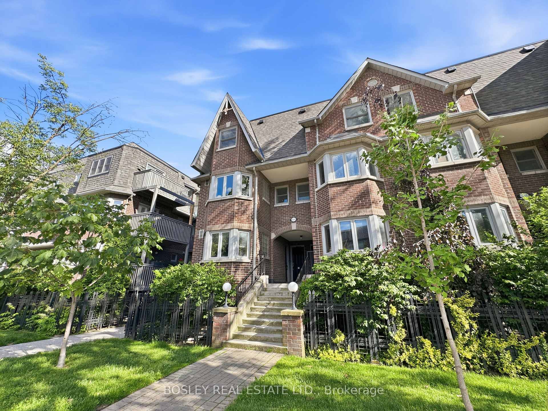 889 Adelaide Street W