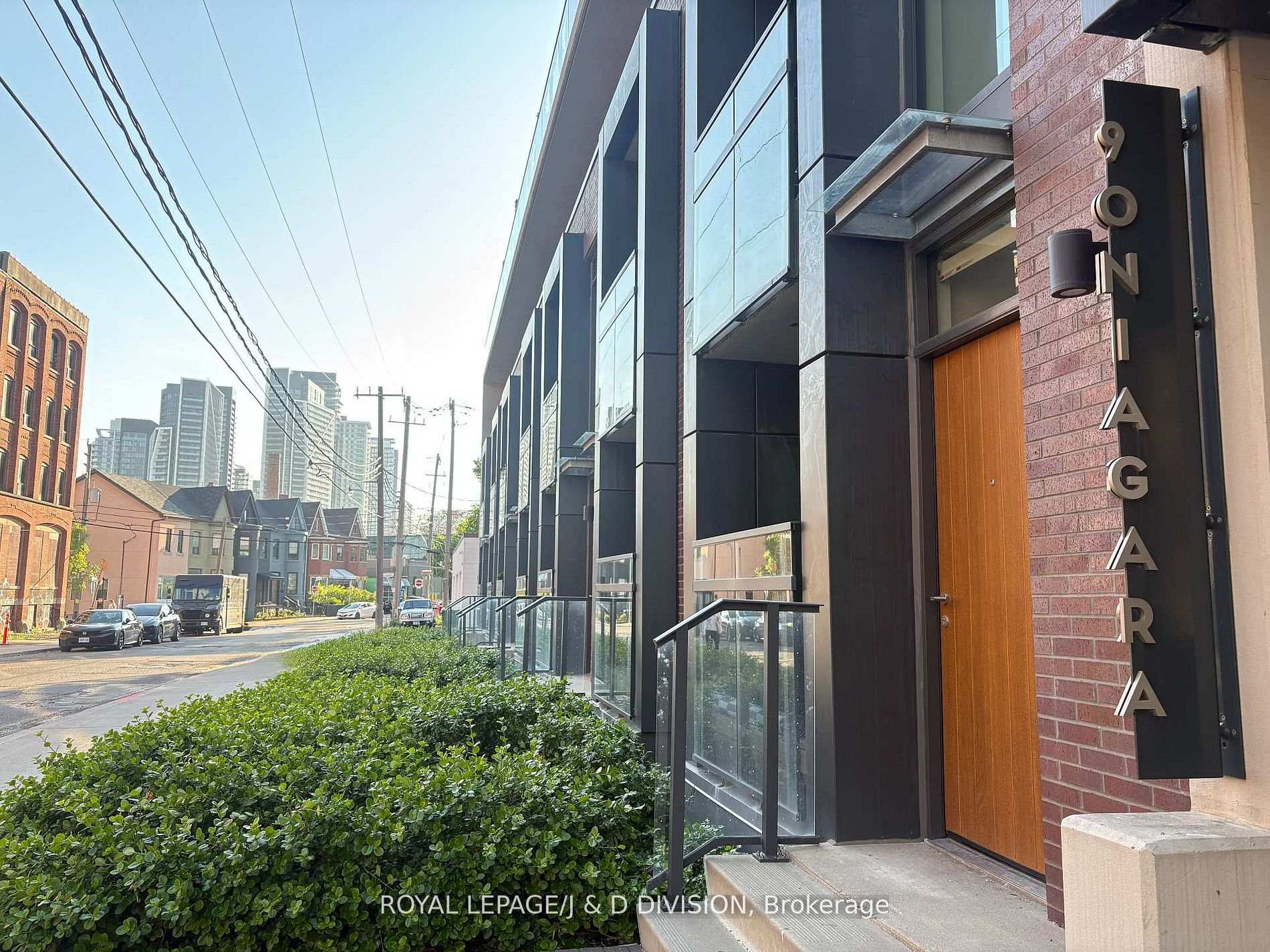 90 Niagara Street