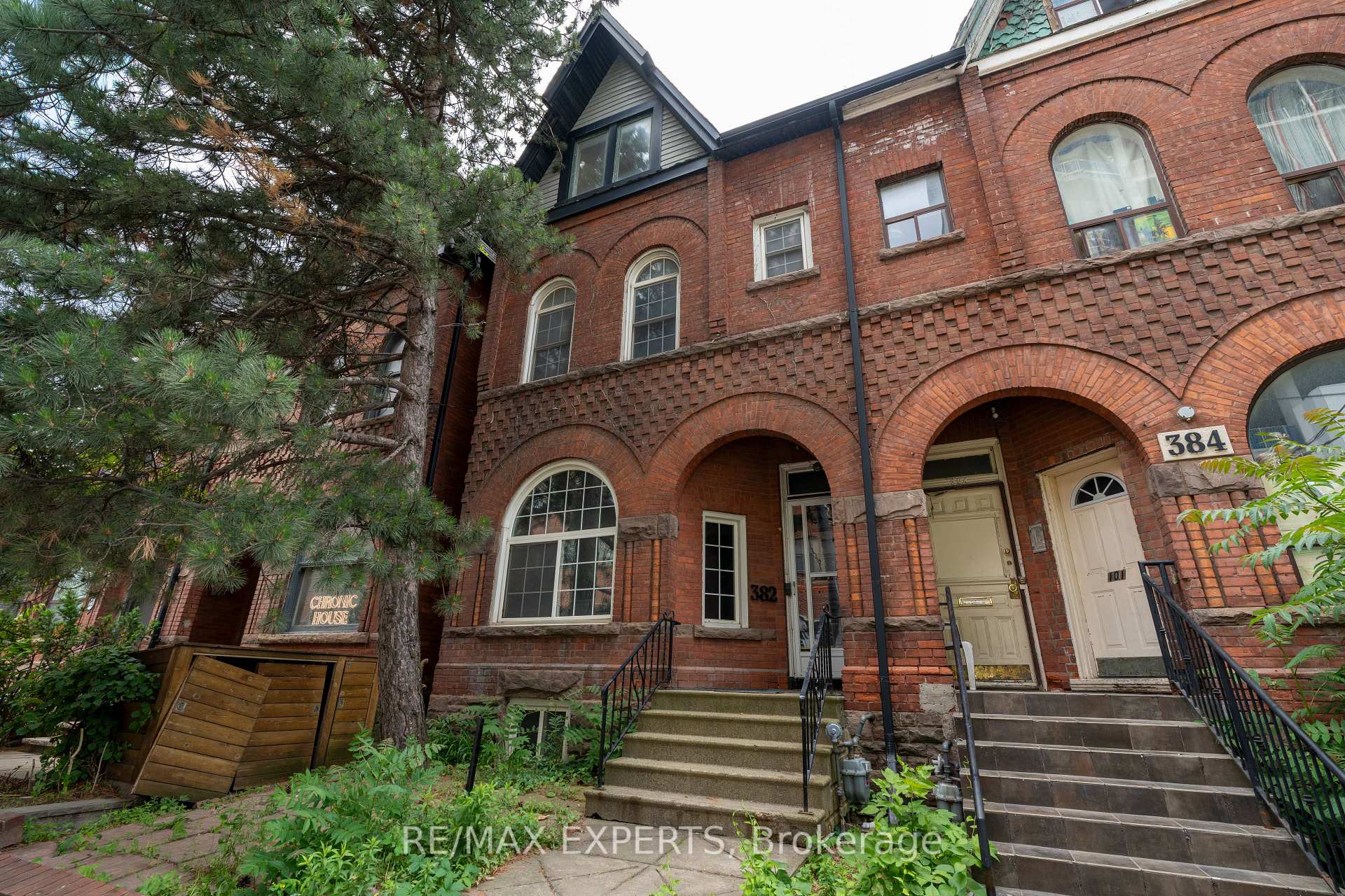 382 Bathurst Street