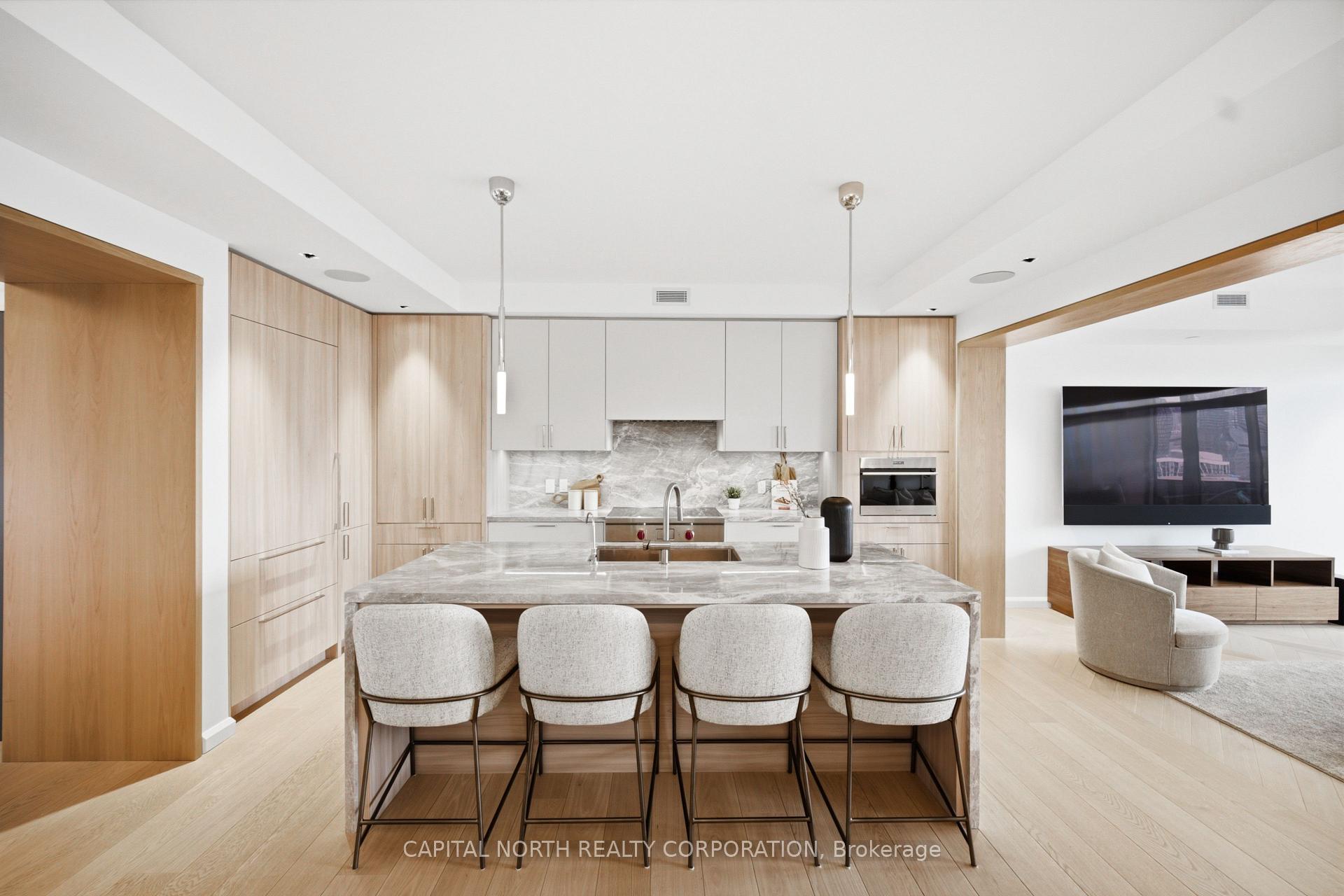330 Richmond Street W
