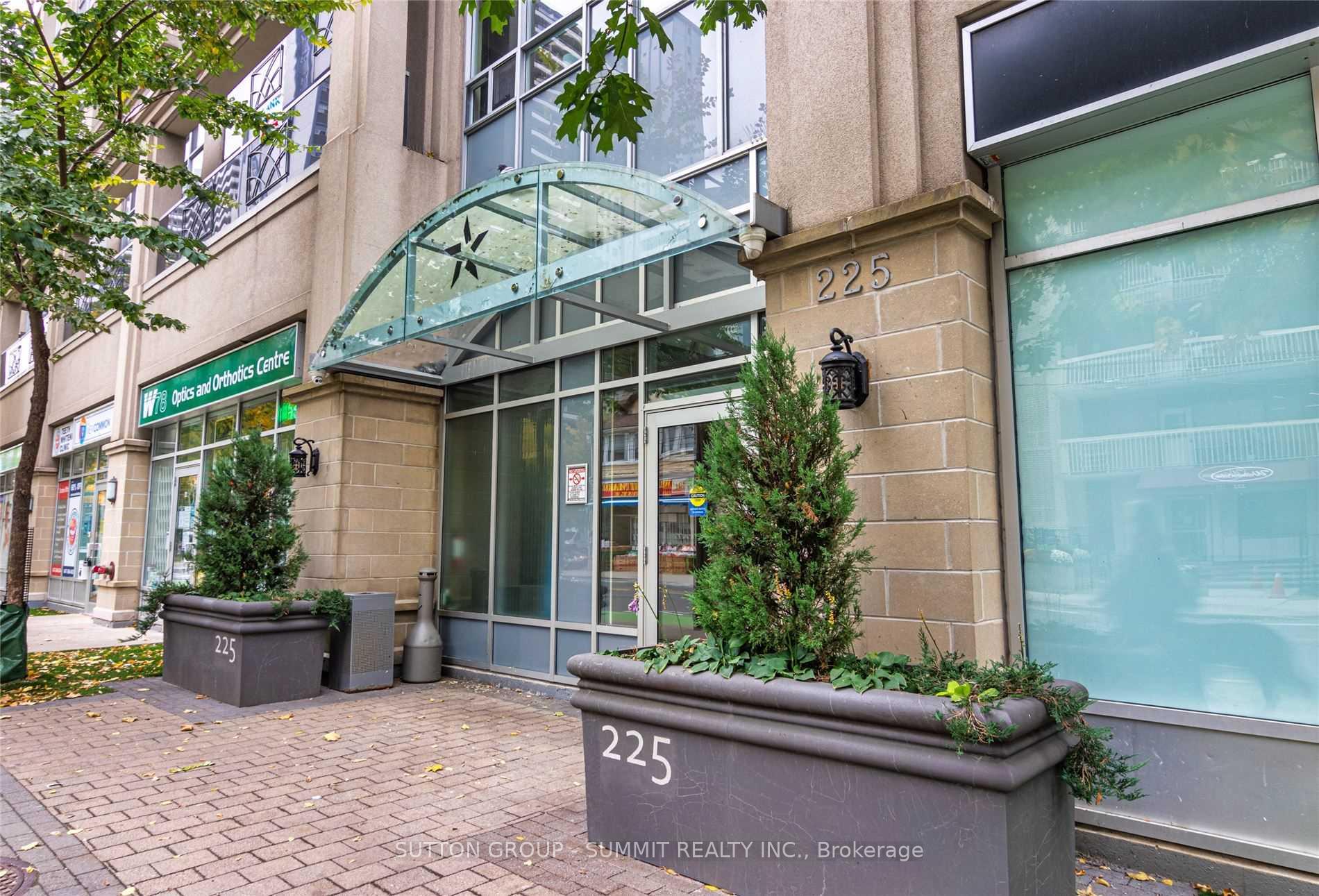 225 Wellesley Street E