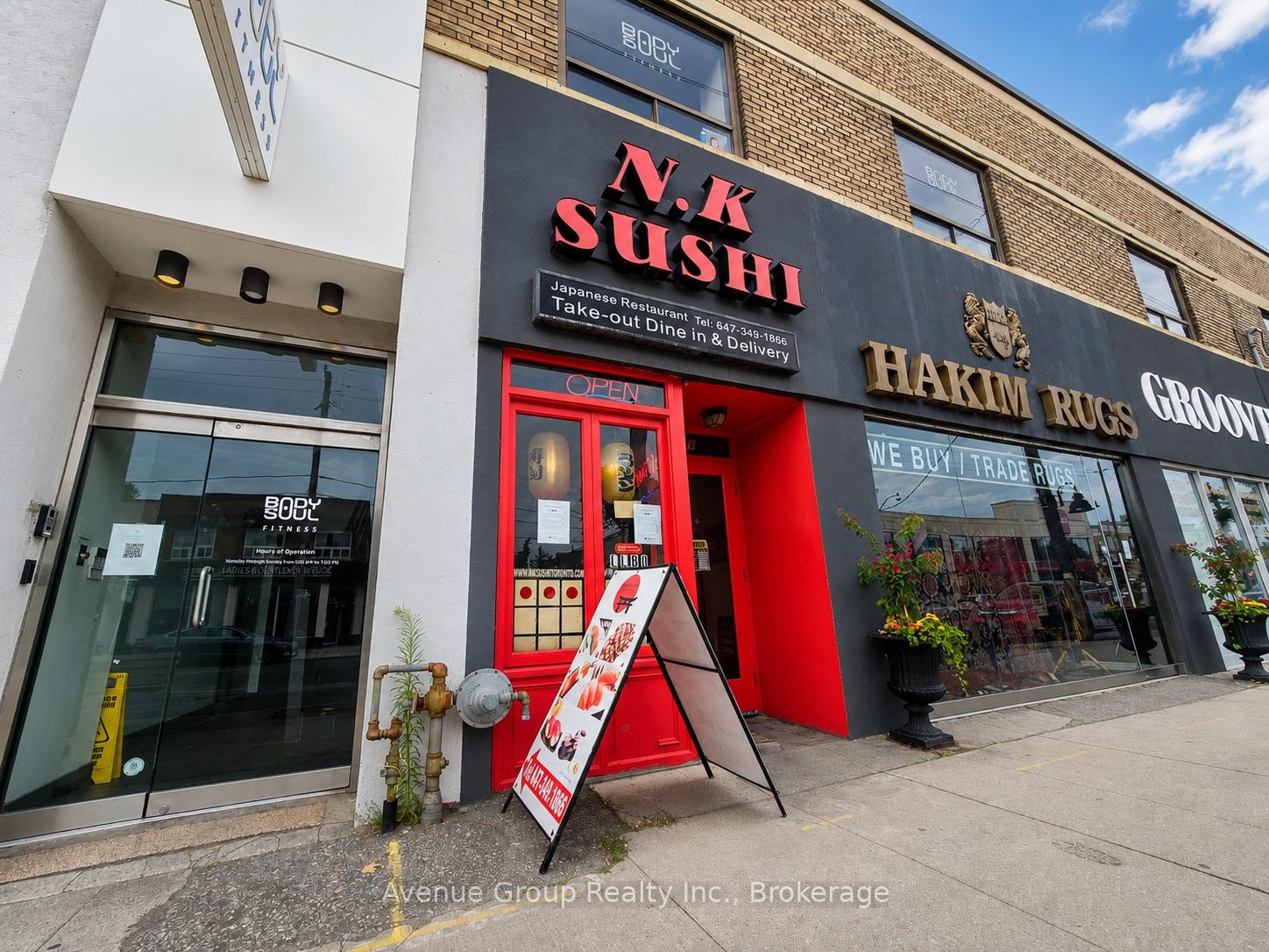 376 Eglinton Avenue W