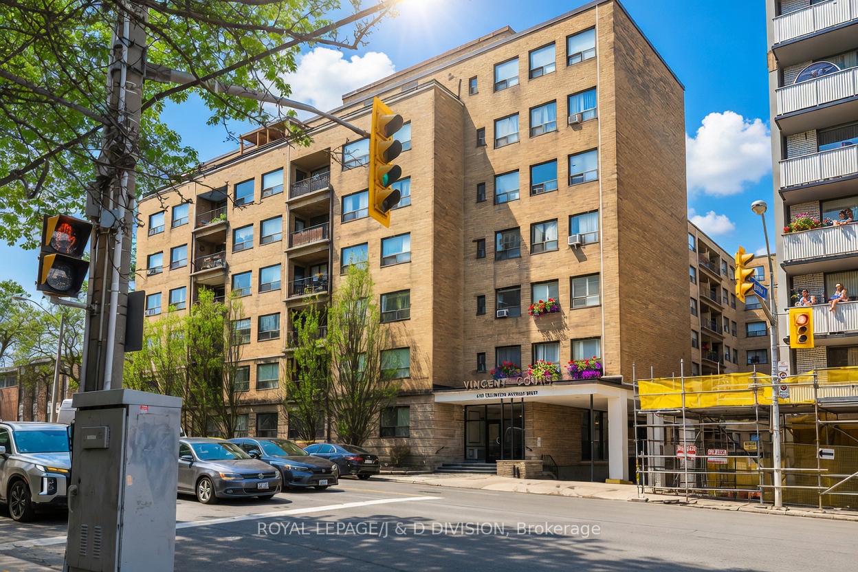 660 W Eglinton Avenue W