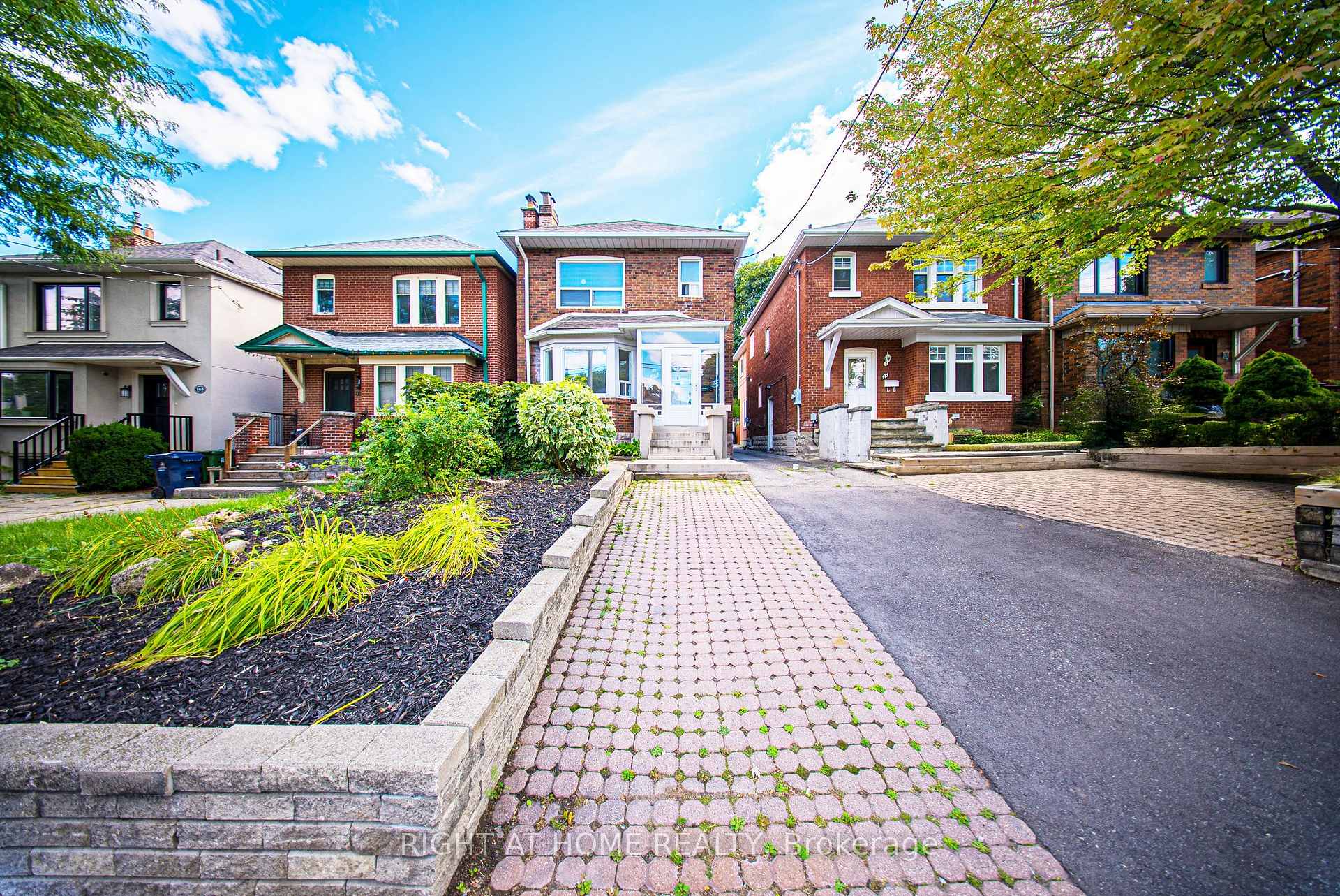 169 Lawrence Avenue W