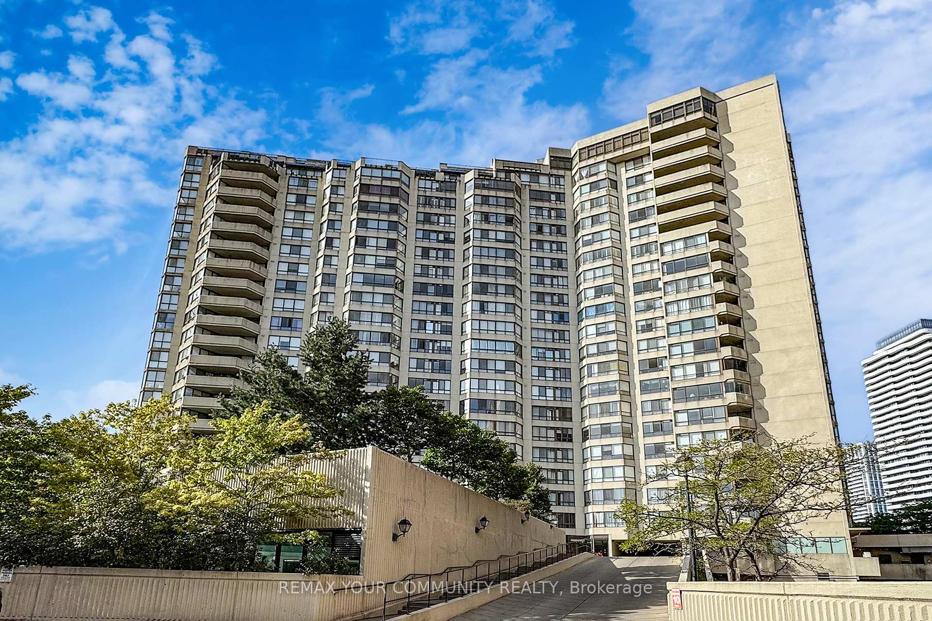 5444 Yonge Street