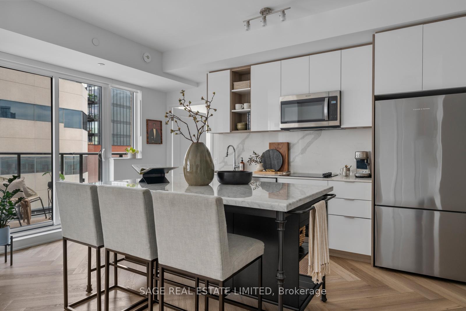 543 Richmond Street W