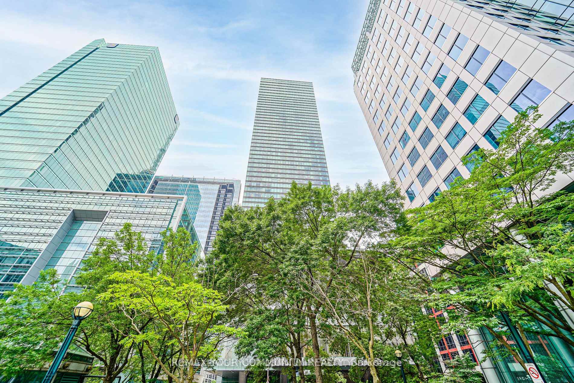 183 Wellington Street W