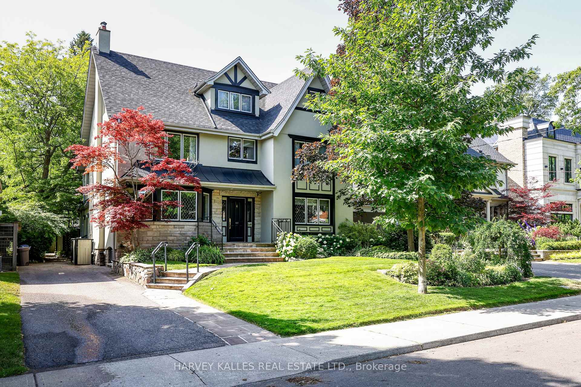 127 Strathallan Boulevard
