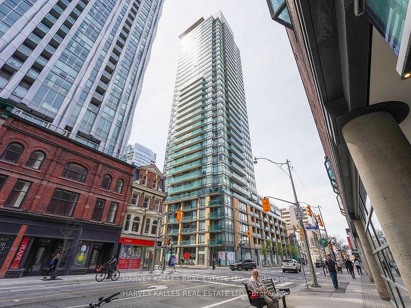 18 Yorkville Avenue