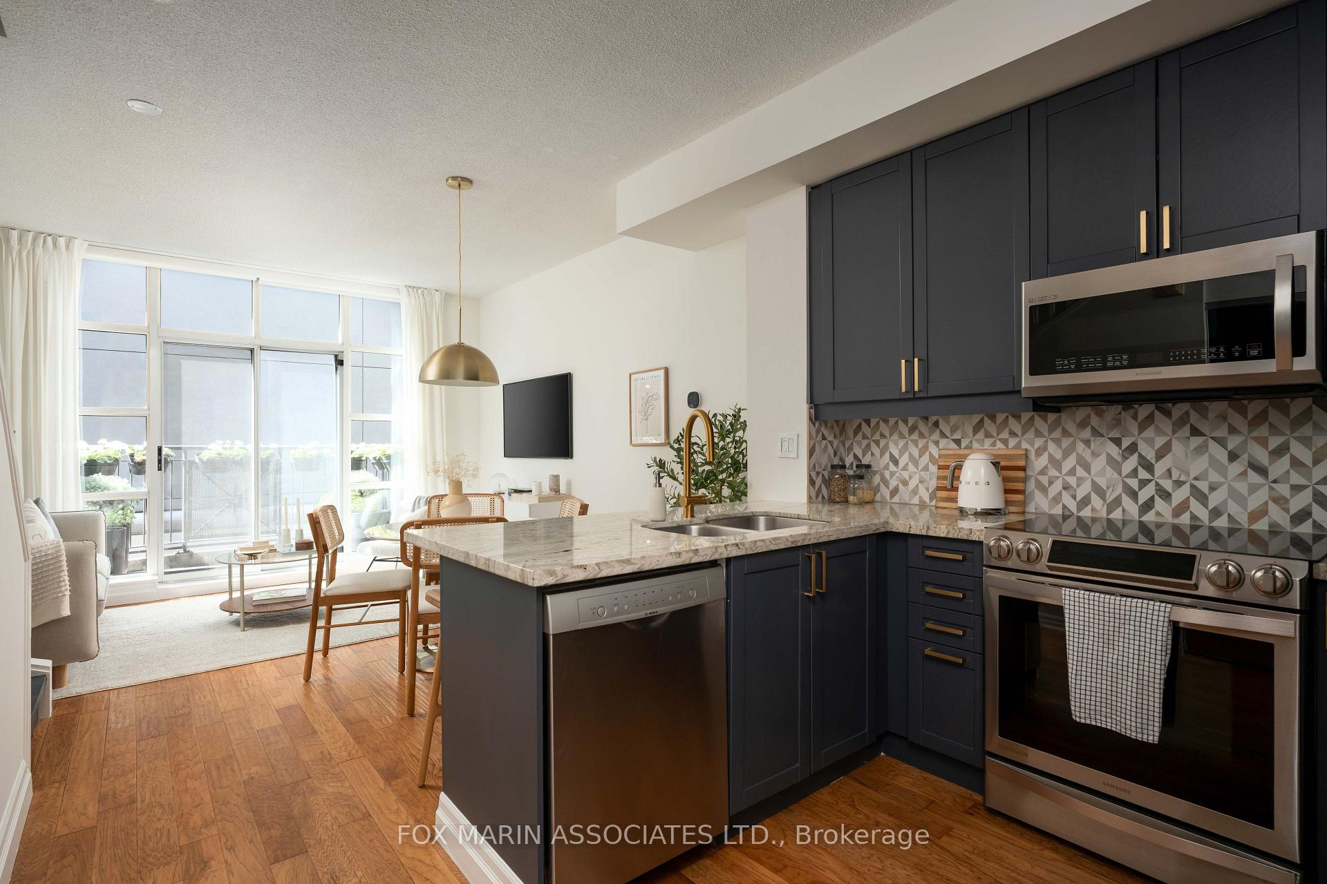901 Queen Street W