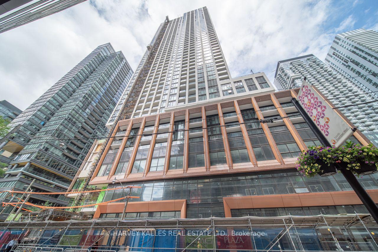 525 - 400 King Street W