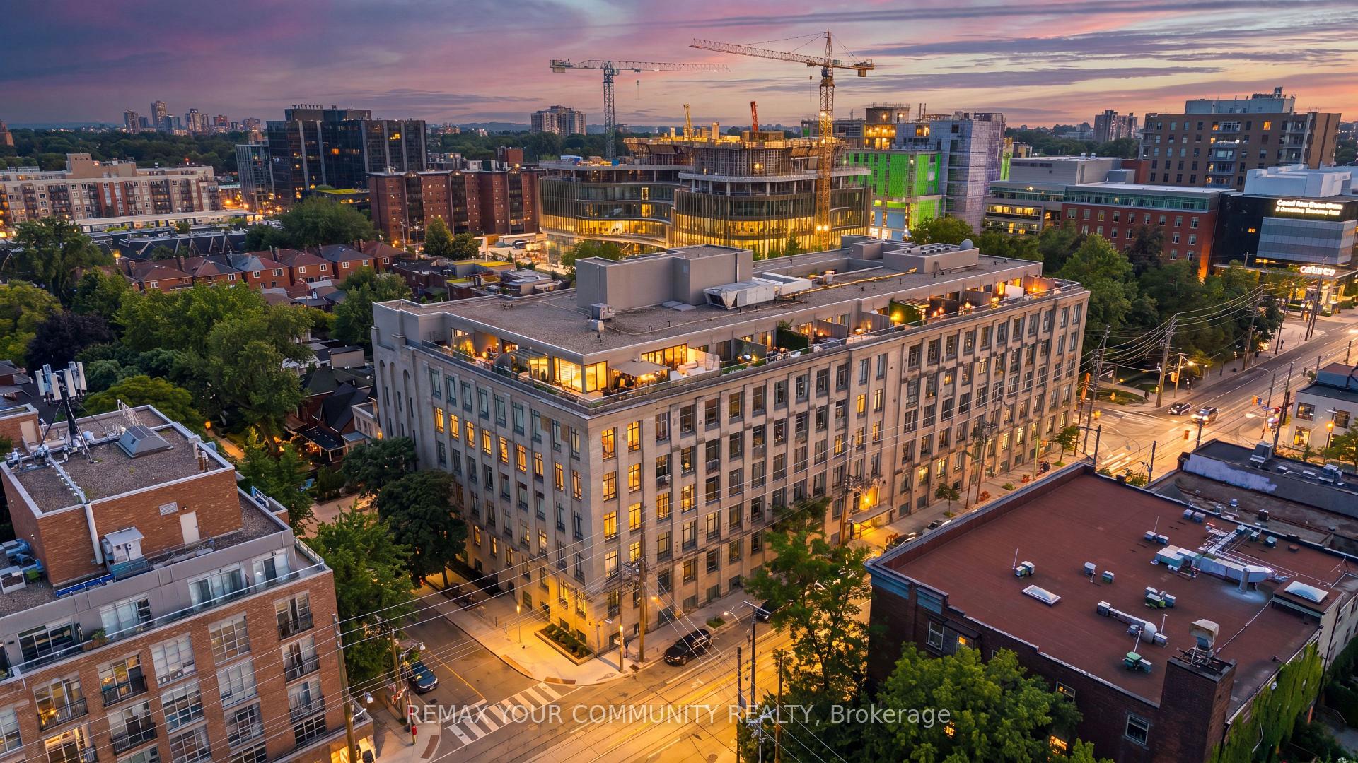 993 Queen Street W