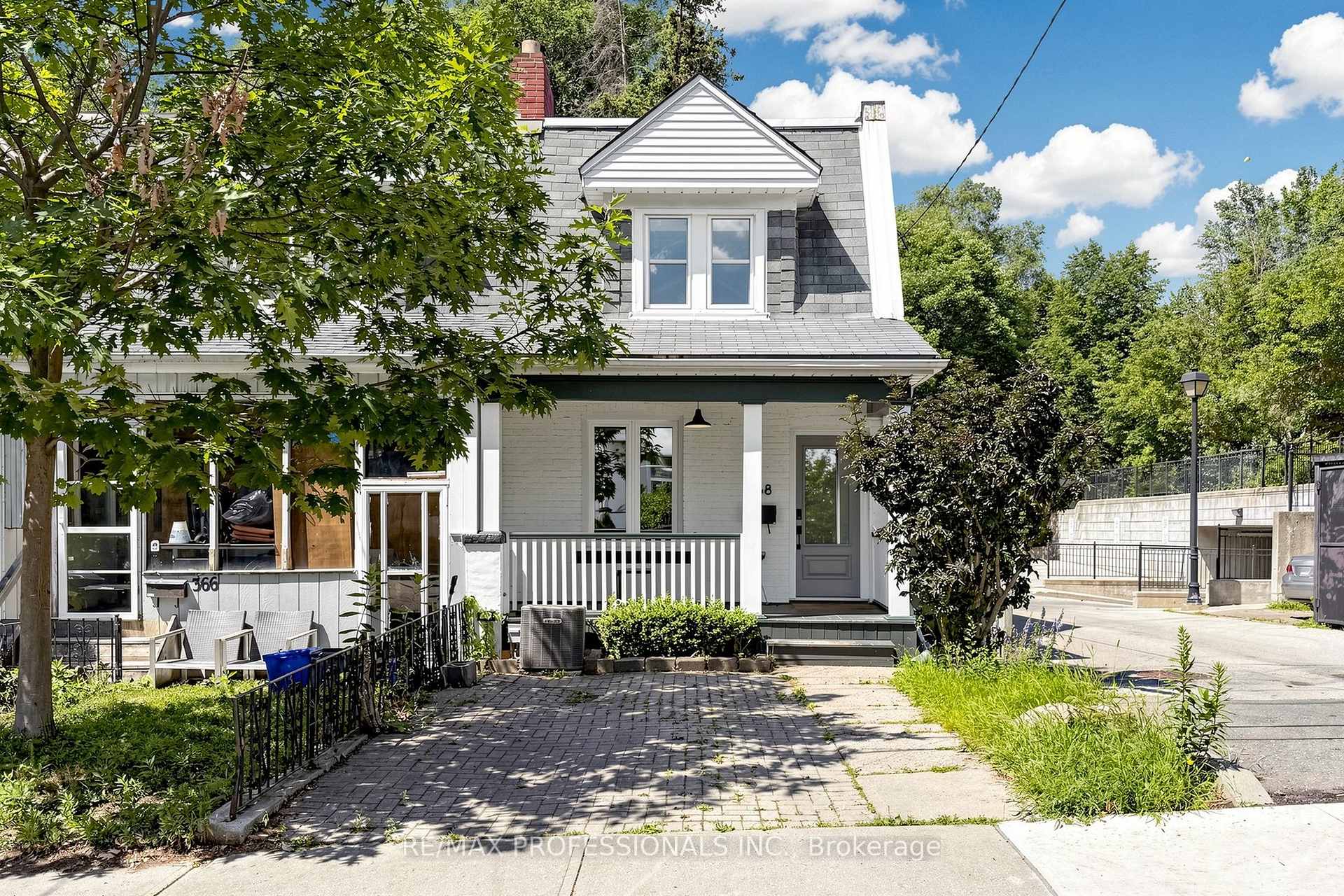 368 Howland Avenue
