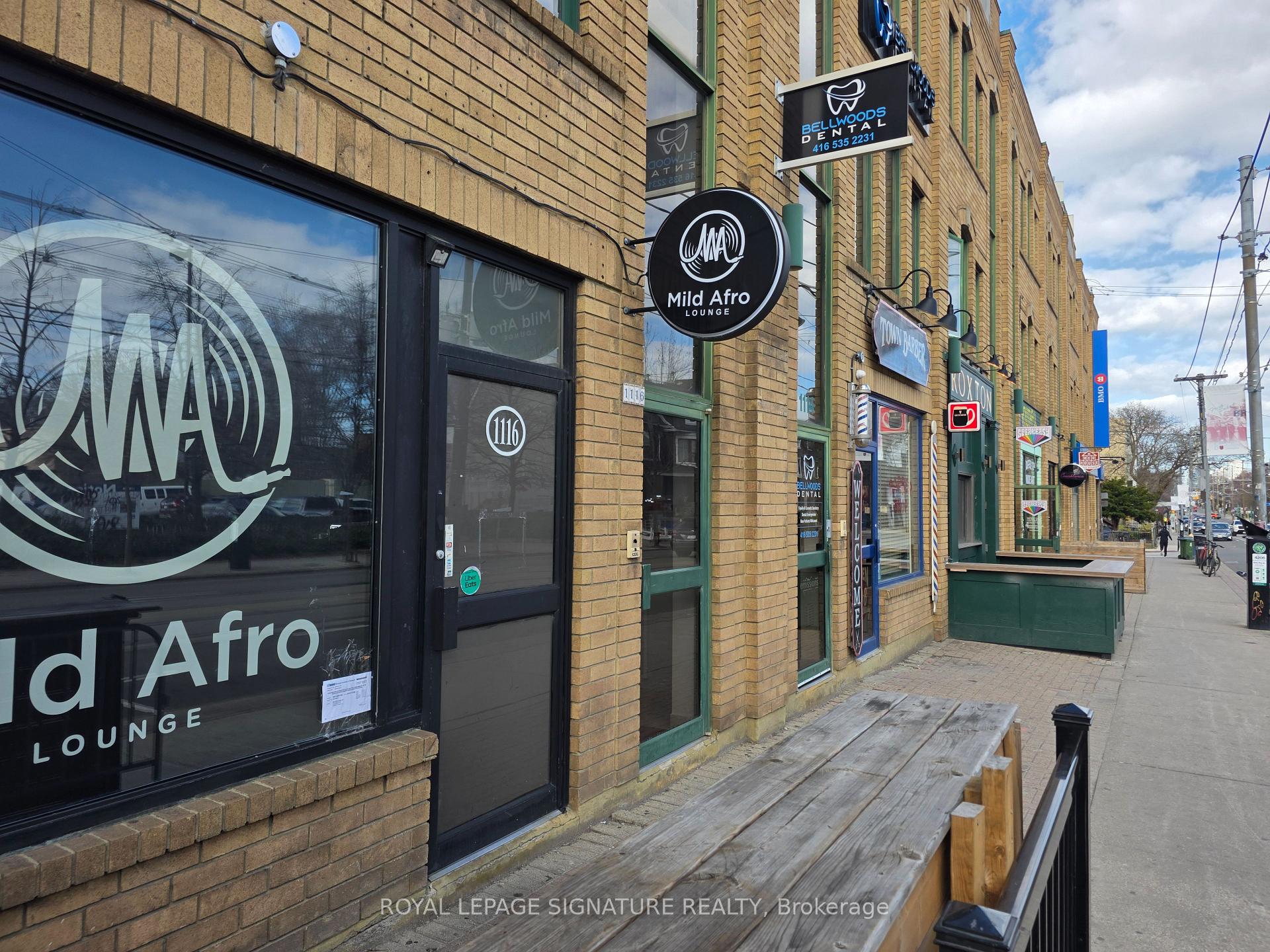 1116 Dundas Street W