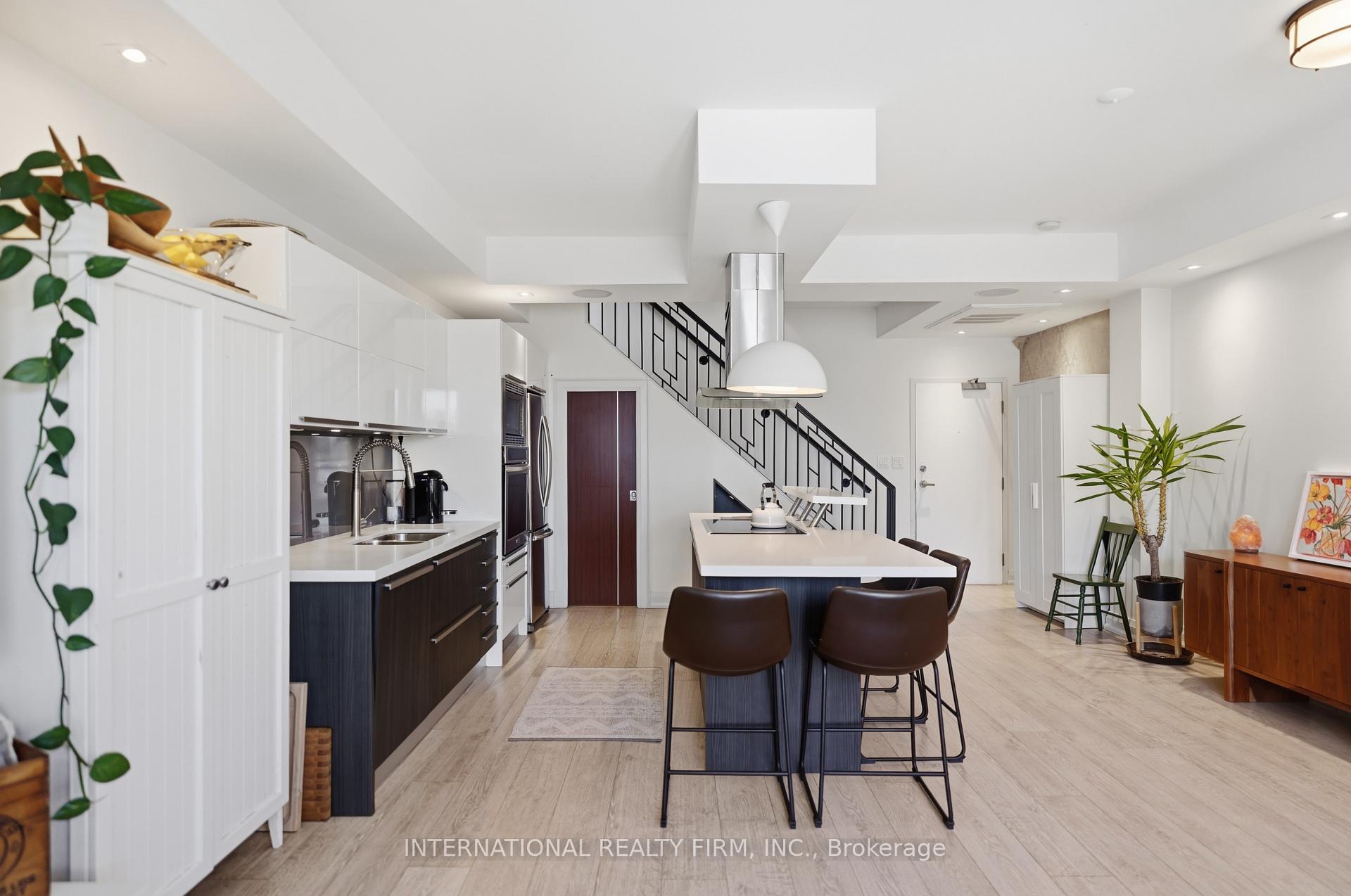 500 Richmond St Street W