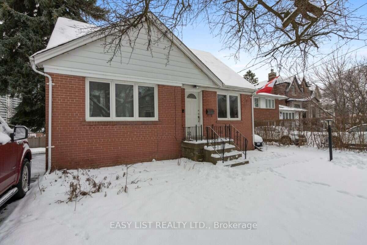 39 Churchill Avenue