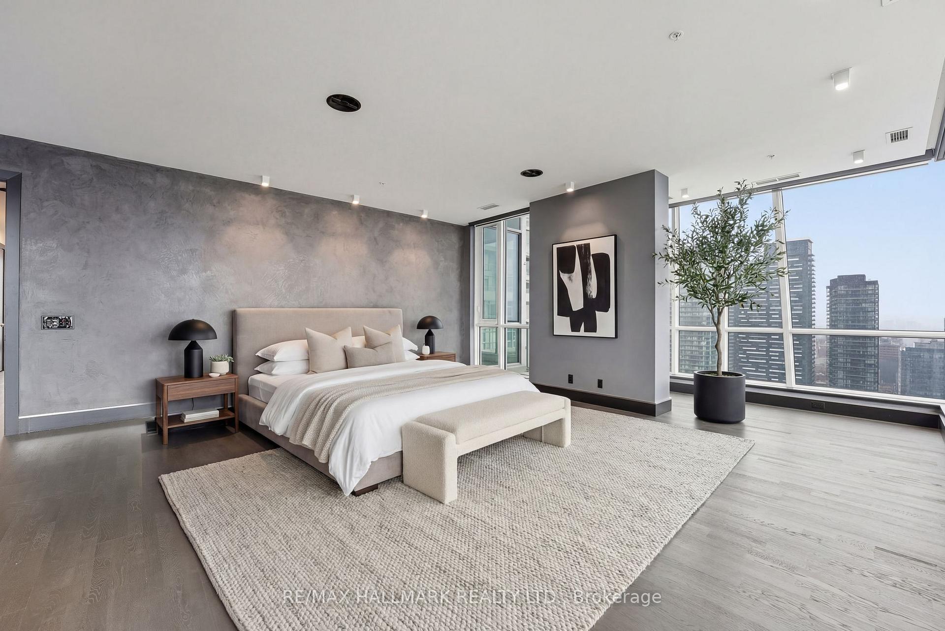 199 Richmond Street W