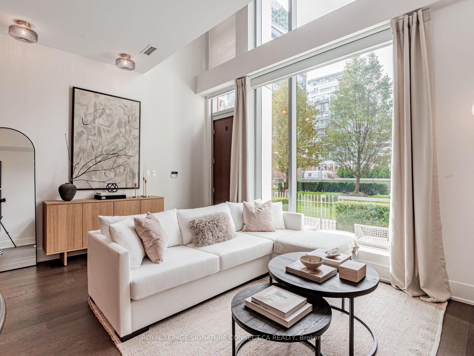 39 Queens Quay E
