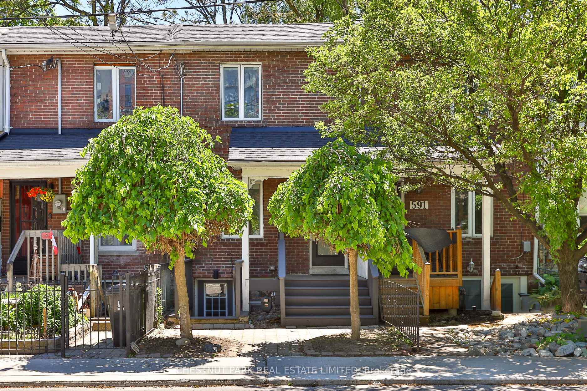 589 Wellington Street W