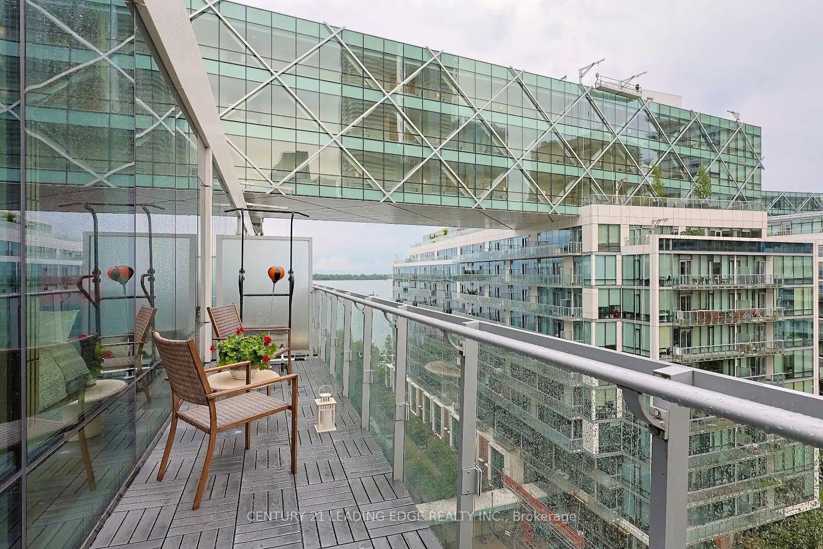 39 Queens Quay E