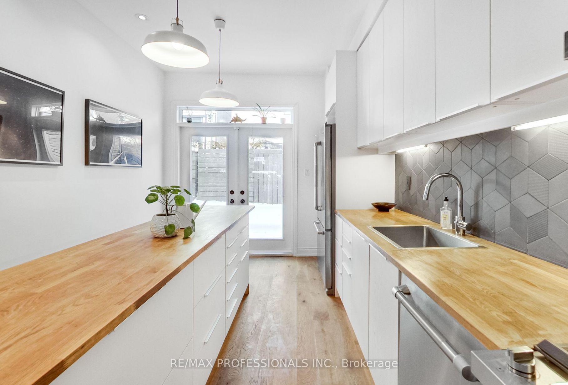 141 Claremont Street E