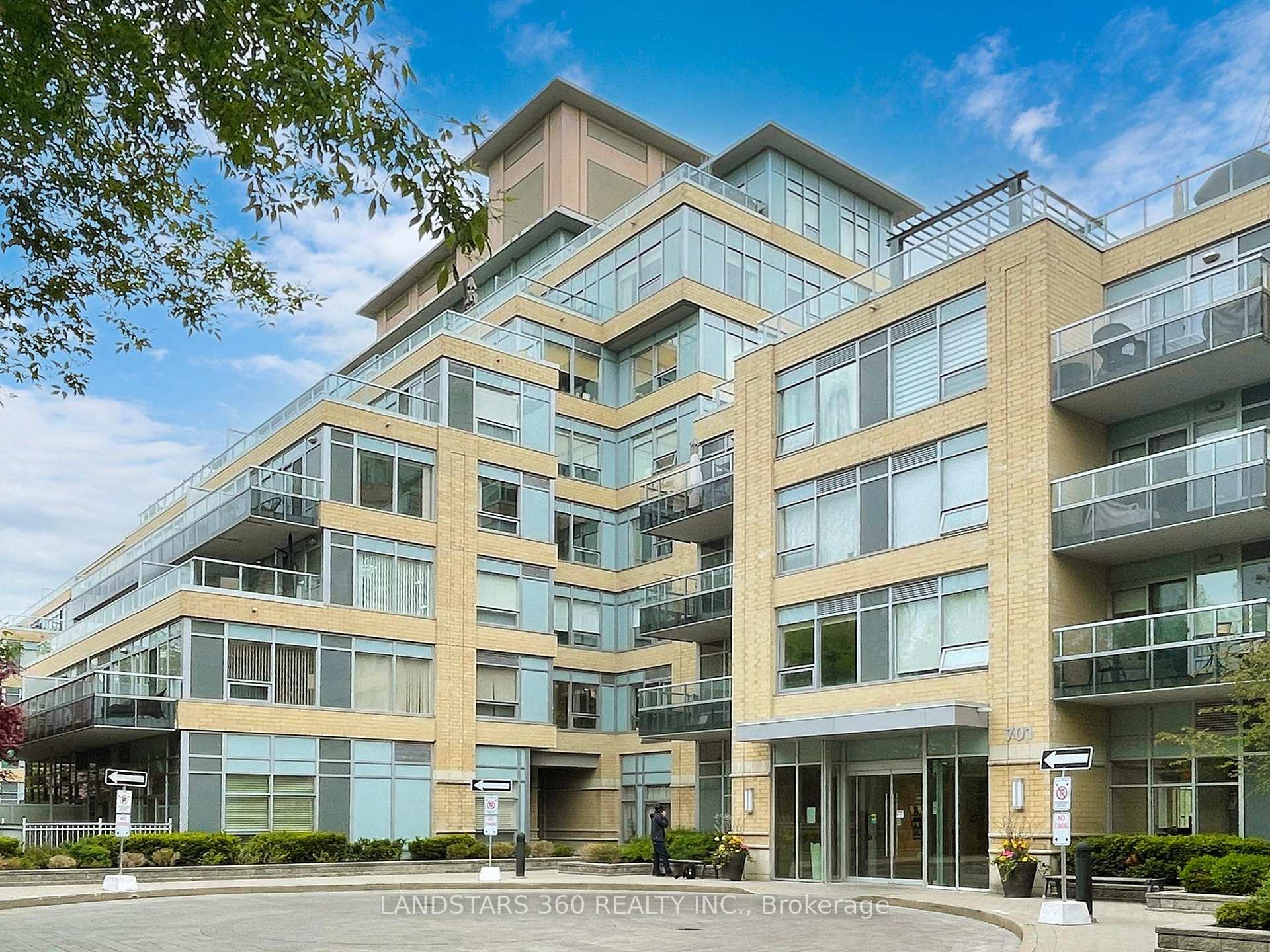 701 W Sheppard Avenue W