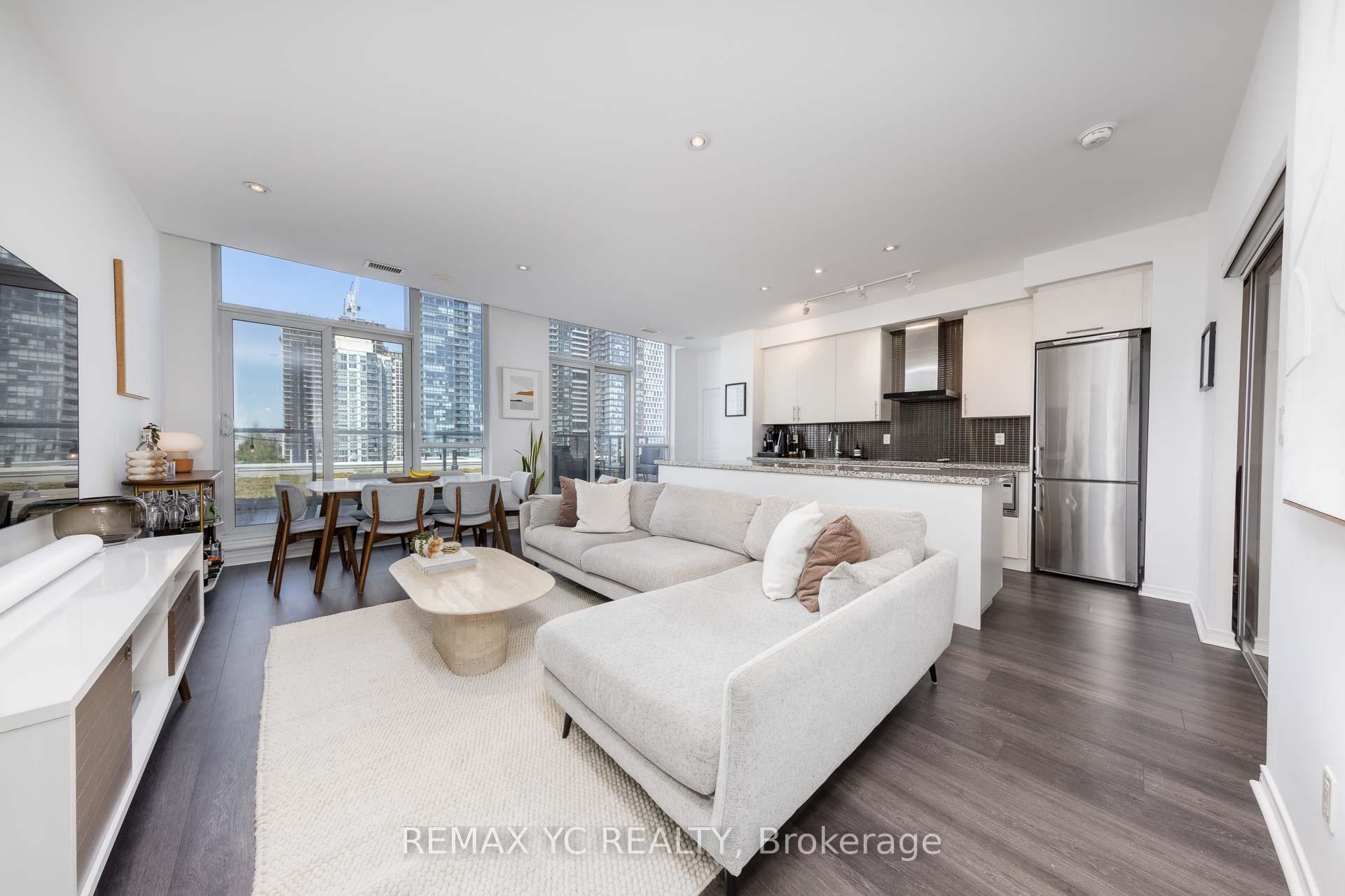 352 Front Street W