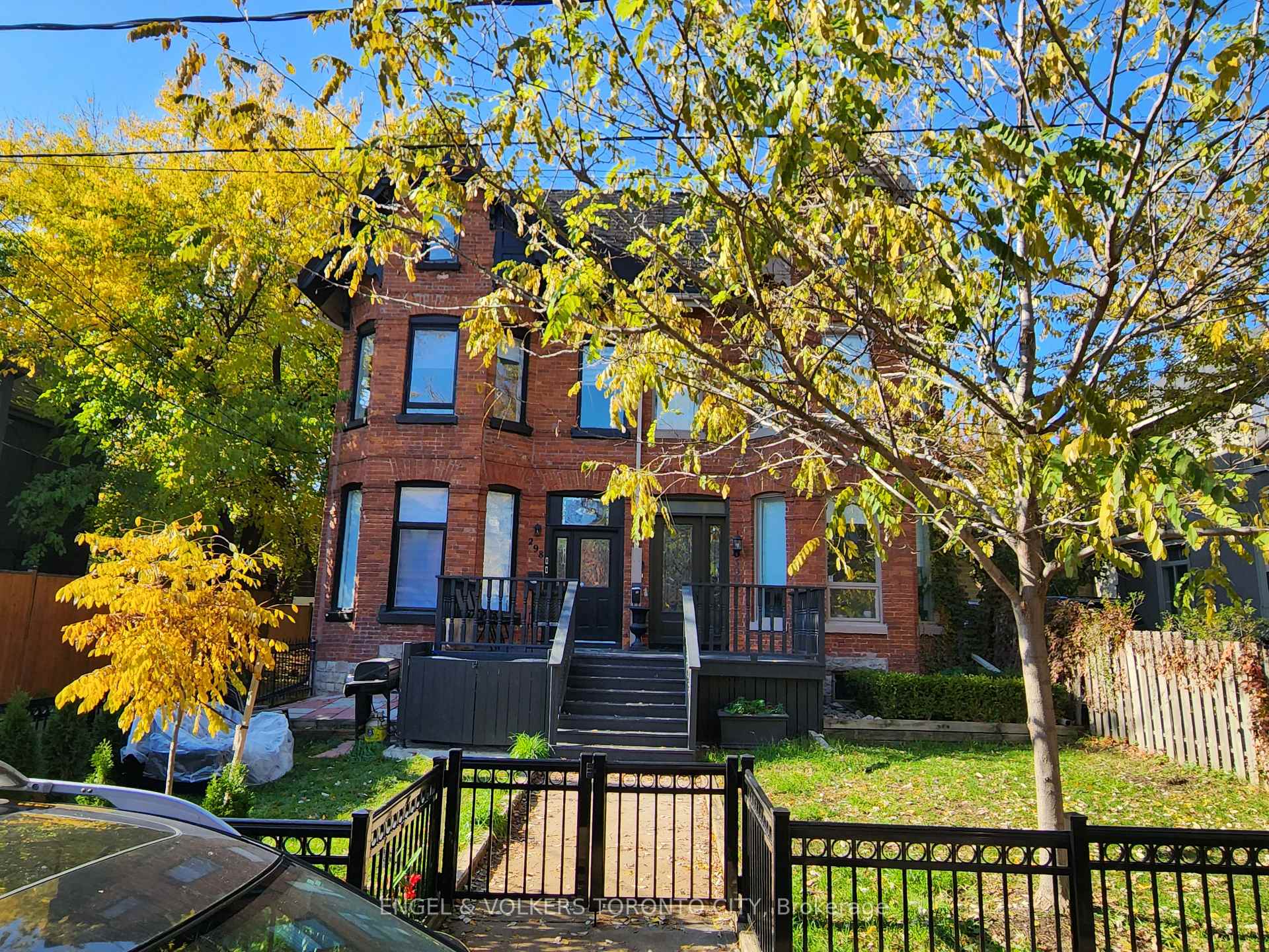 298 Seaton Street